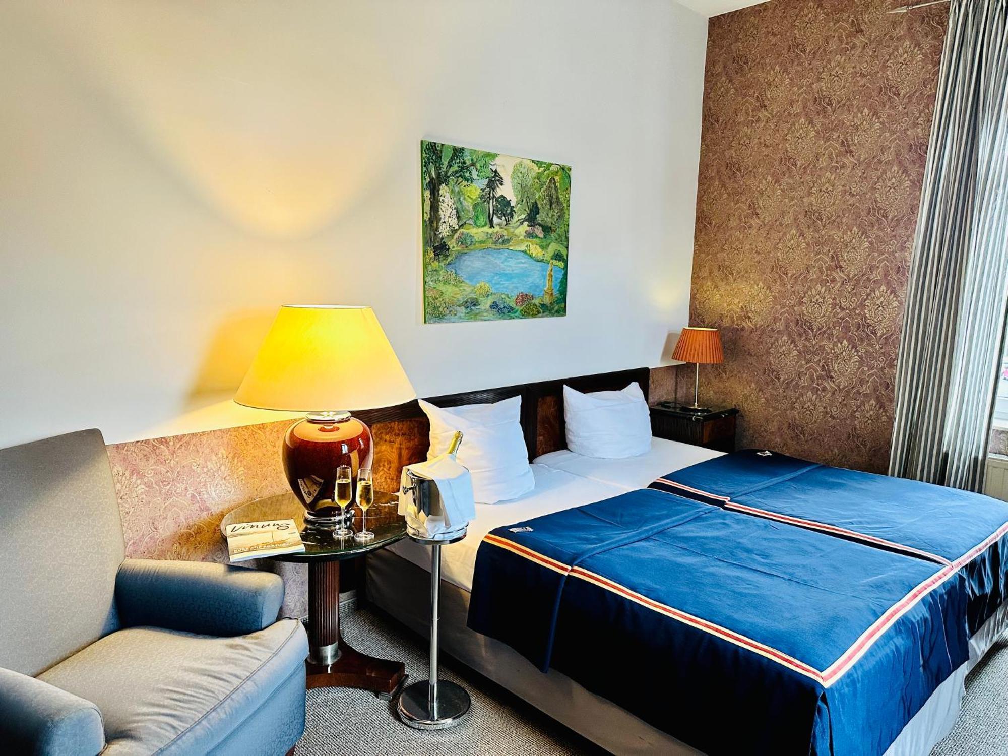 Zu Den Linden - Radebeul Pension Mit Restaurant Luaran gambar