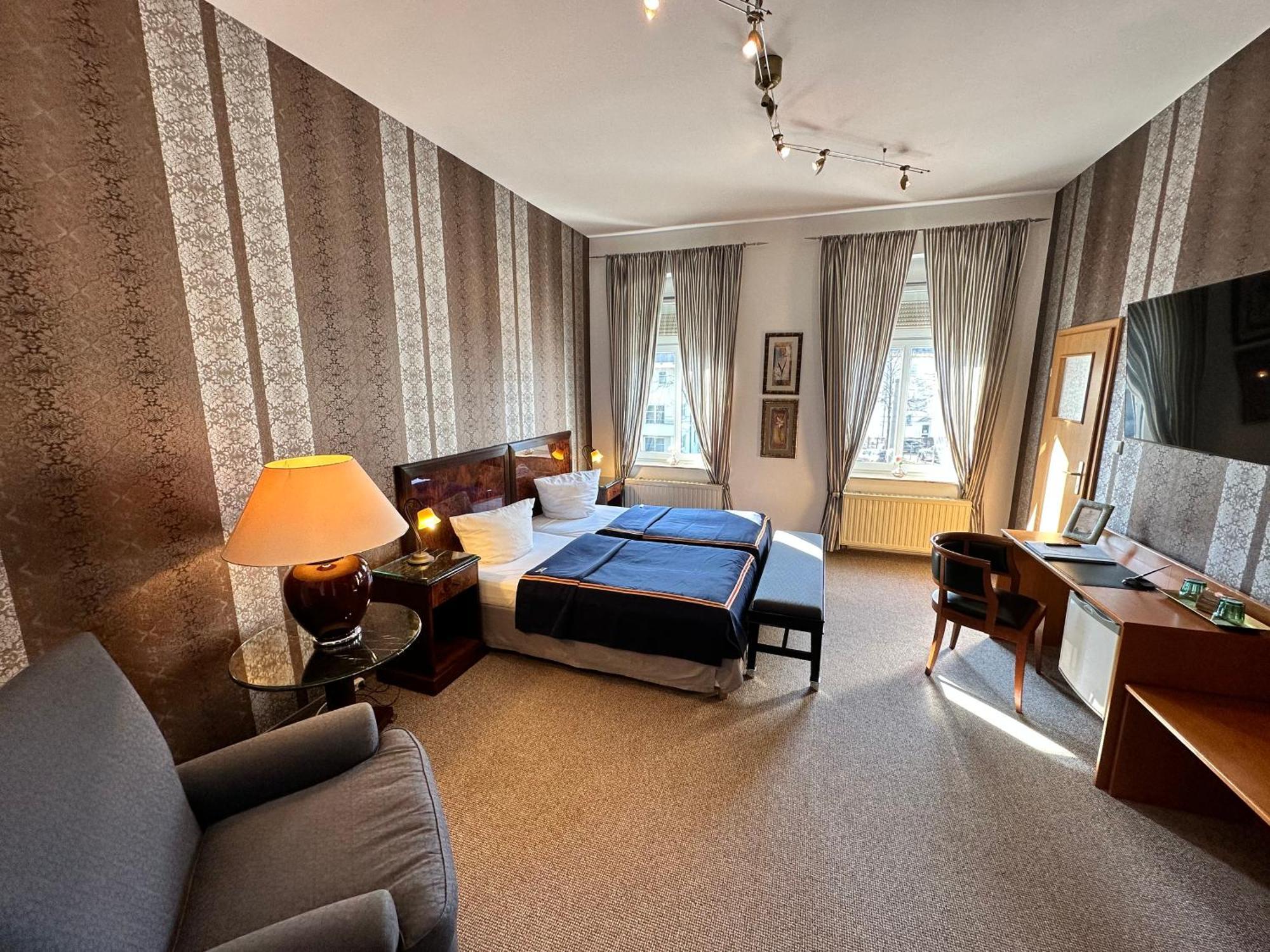 Zu Den Linden - Radebeul Pension Mit Restaurant Luaran gambar