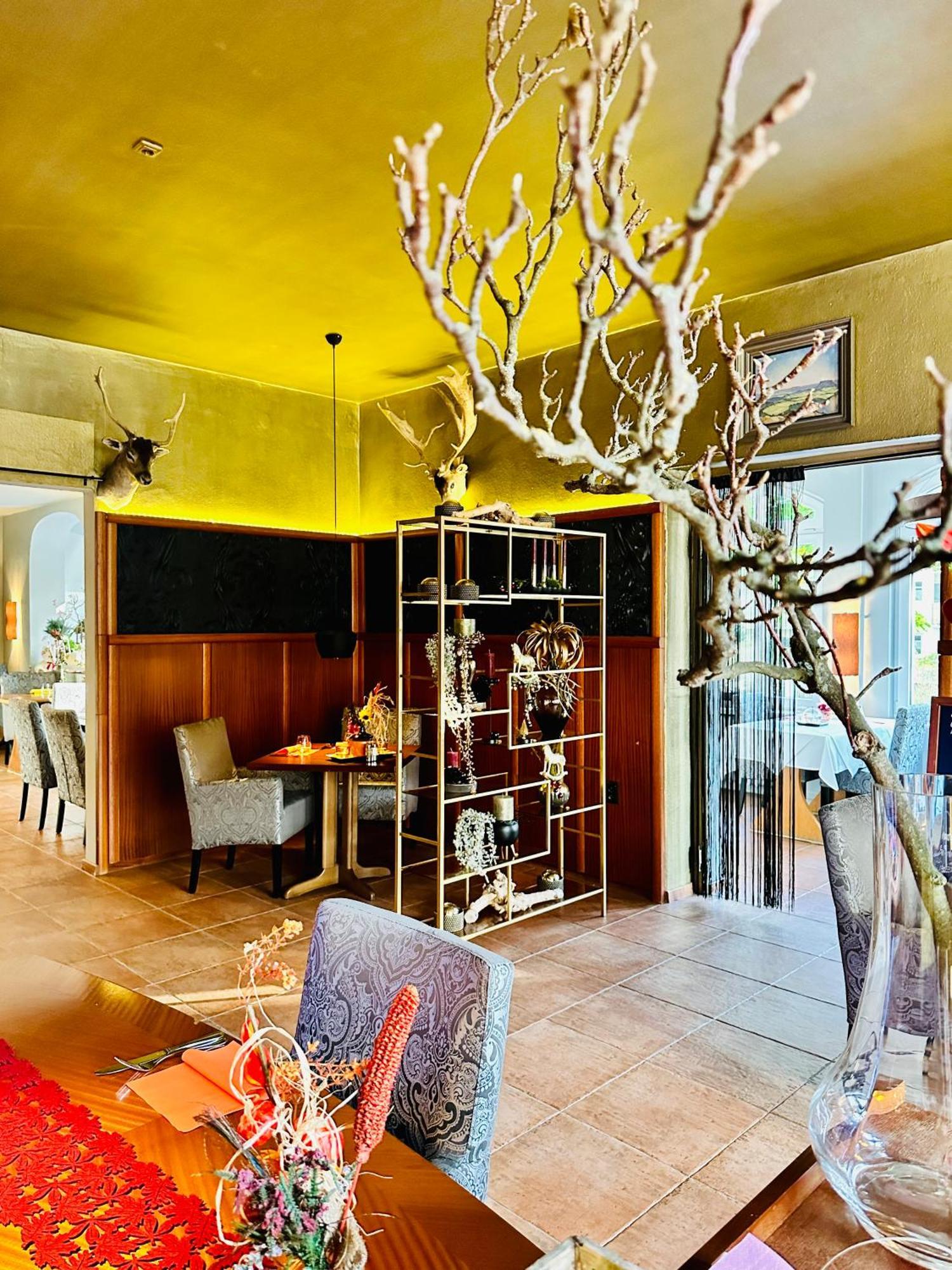 Zu Den Linden - Radebeul Pension Mit Restaurant Luaran gambar