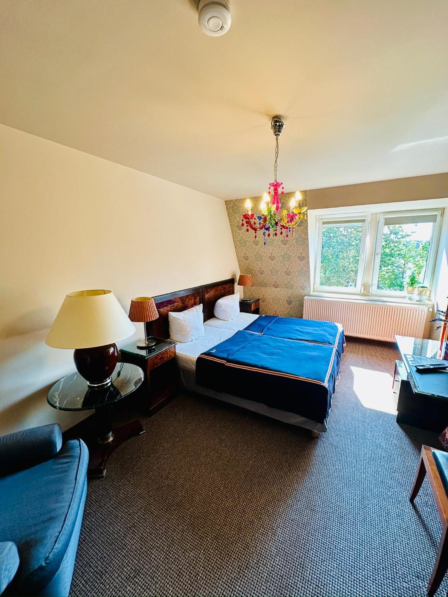 Zu Den Linden - Radebeul Pension Mit Restaurant Luaran gambar